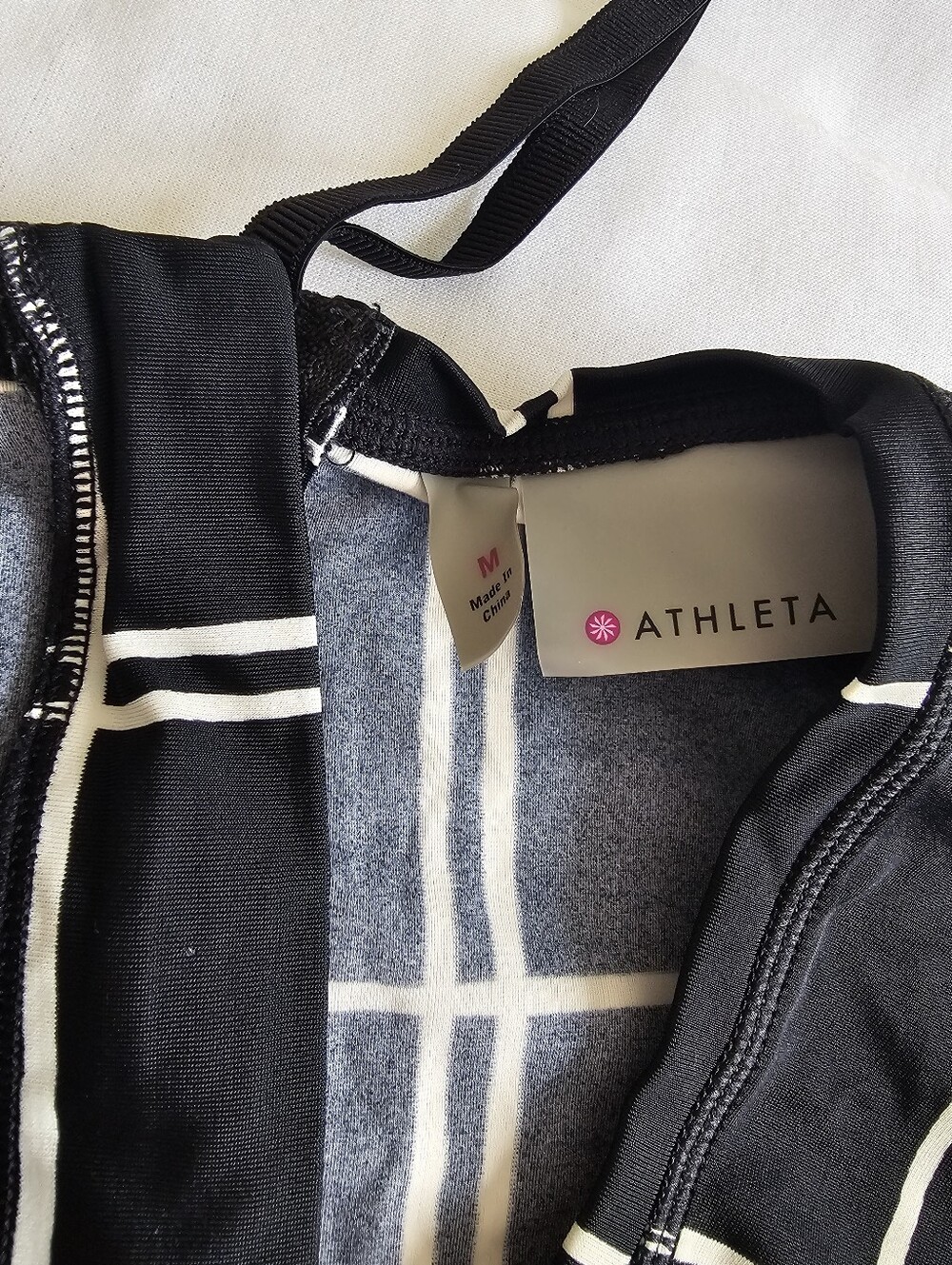 Athleta North Point Rashguard - Picture 5 of 5